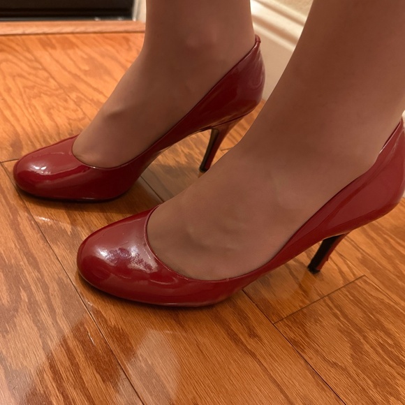 🔥 Jessica Simpson Oscar Red Patent Leather Pumps – Size 11 🔥 - Picture 9 of 9